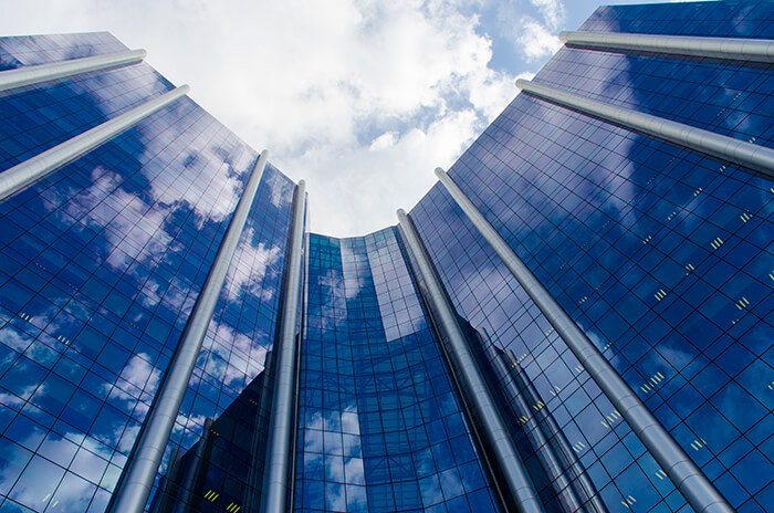 Edisen - prédio da Petrobras com céu ao fundo